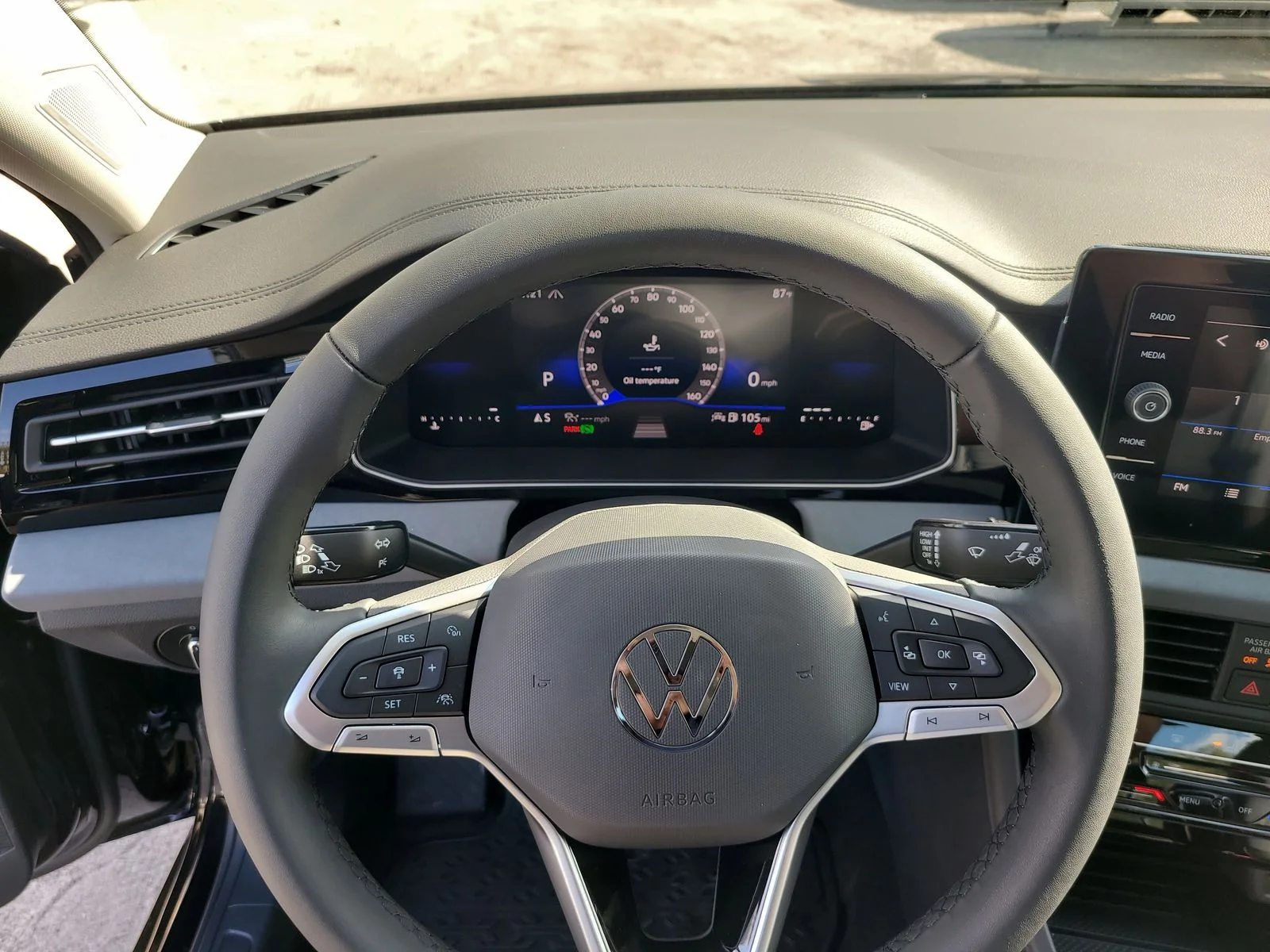 New 2026 Deep Black Pearl Volkswagen 1.5T SE image 28