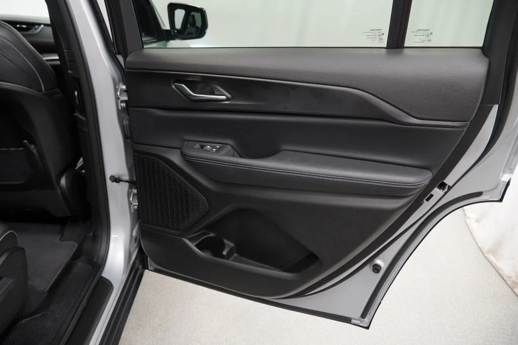 Used 2024 Silver Jeep Altitude X image 45
