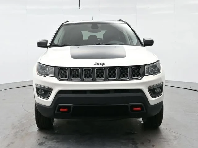 Used 2018 White Clearcoat Jeep Trailhawk image 2