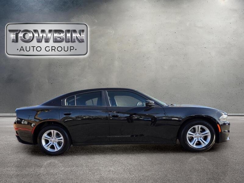 Used 2023 Black Dodge SXT image 3