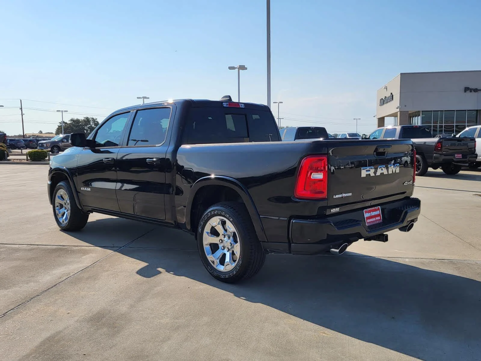 New 2026 Diamond Black Crystal Pearl-Coat Exterior Paint RAM Lone Star image 3