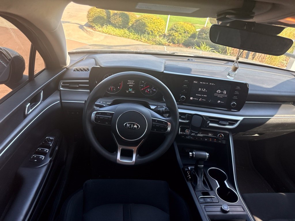 Used 2021 Silver Kia LXS image 9