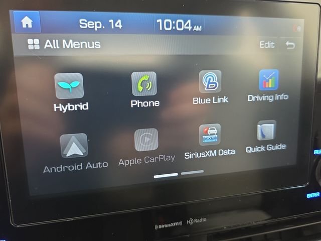 Used 2020 White Hyundai SE image 21