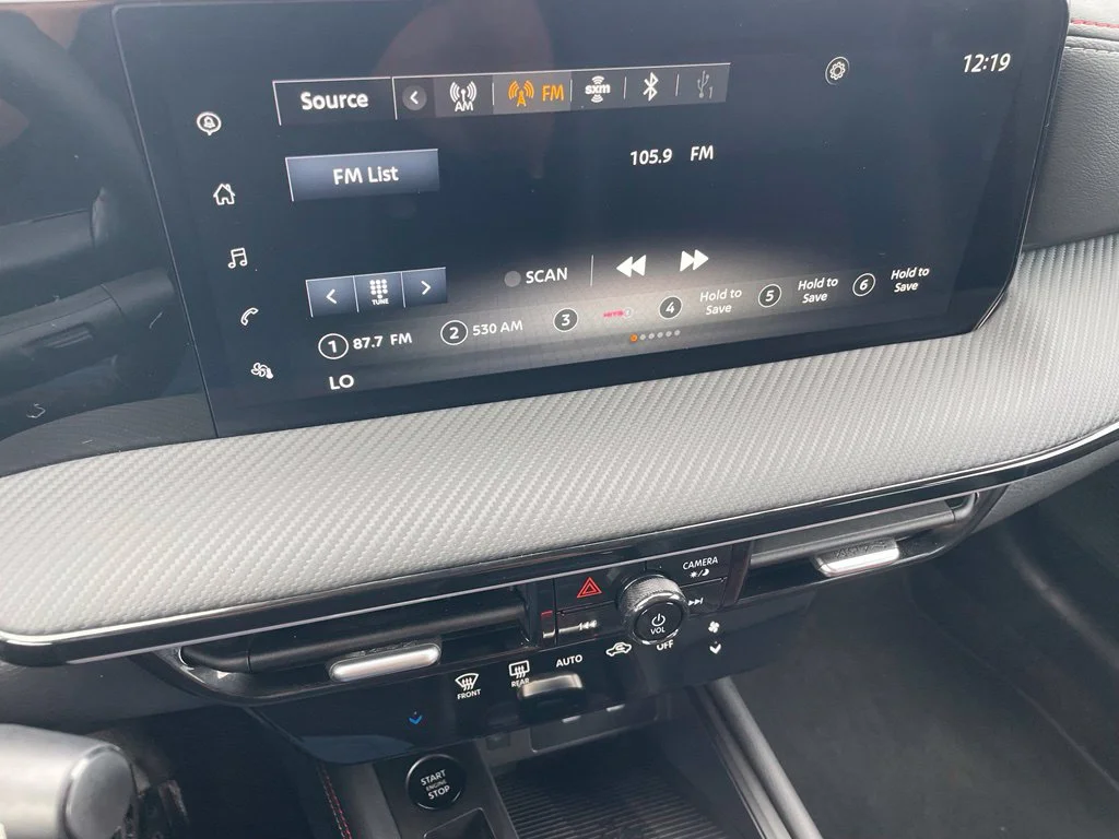 Used 2025 Yellow Nissan SR image 13