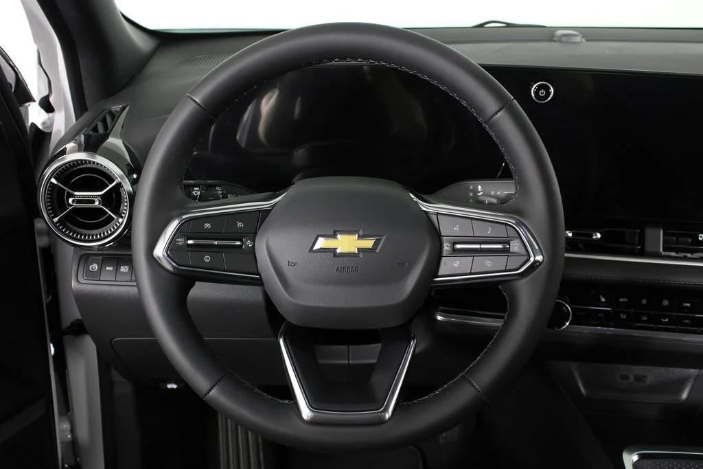 New 2027 Summit White Chevrolet LT image 22