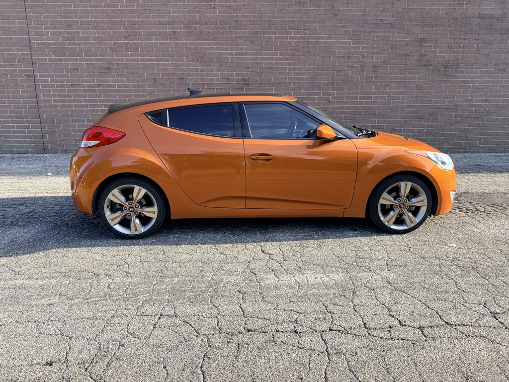 Used 2013 26.2 Yellow Hyundai w/Black Int image 6