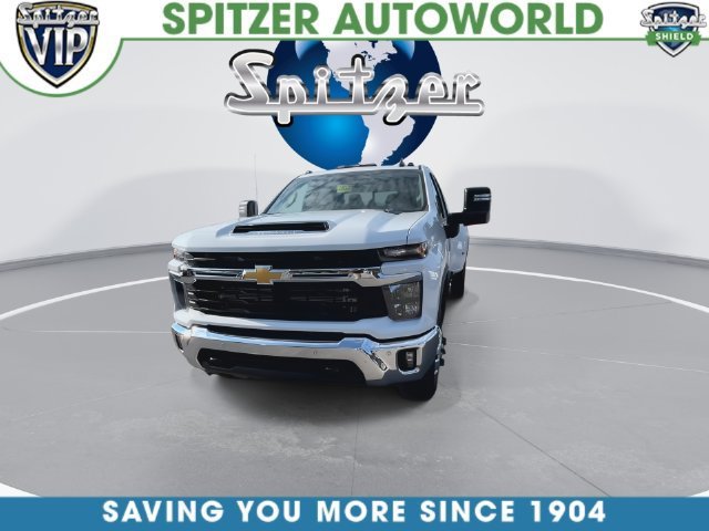 2026 Chevrolet Silverado 3500 HD photo 6 of 41