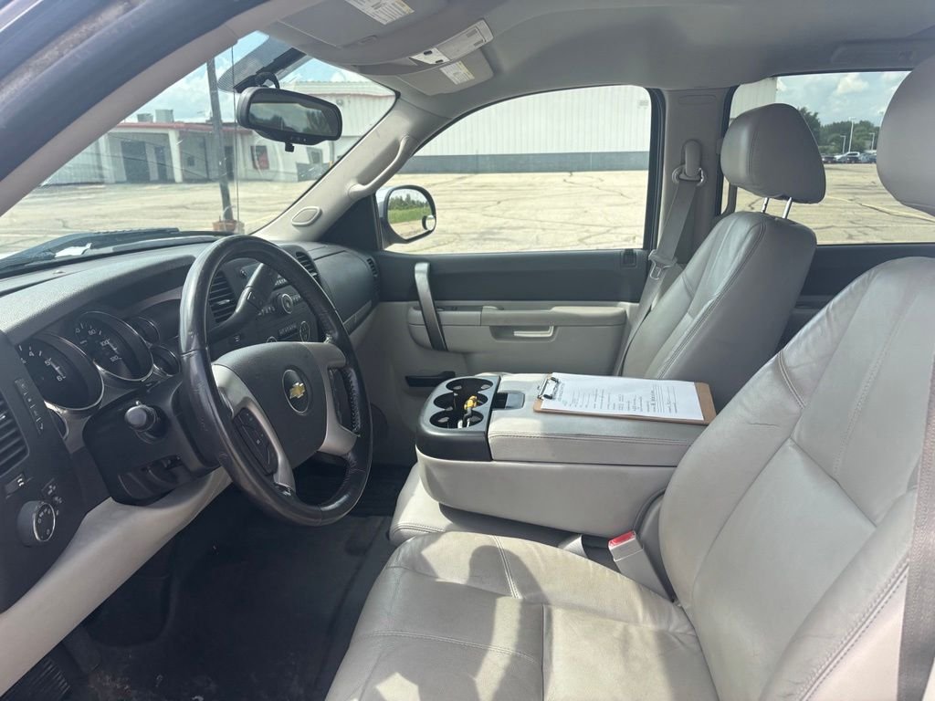Used 2011 White Chevrolet LT image 17
