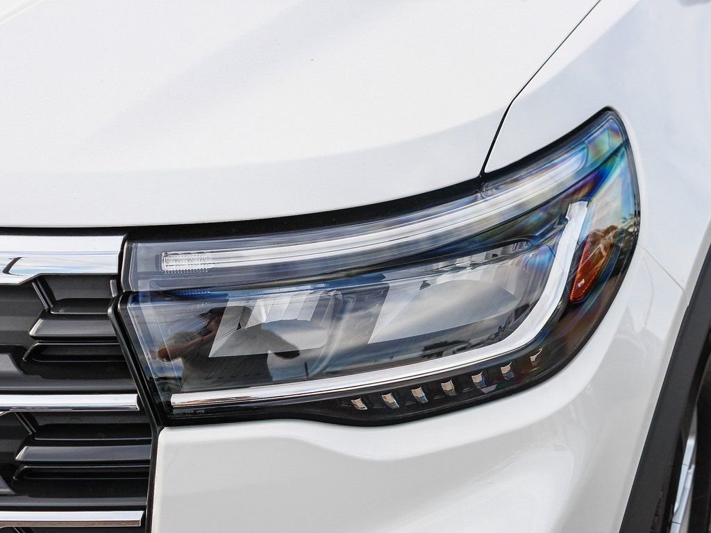 New 2026 Star White Metallic Tri-Coat Ford Active image 4
