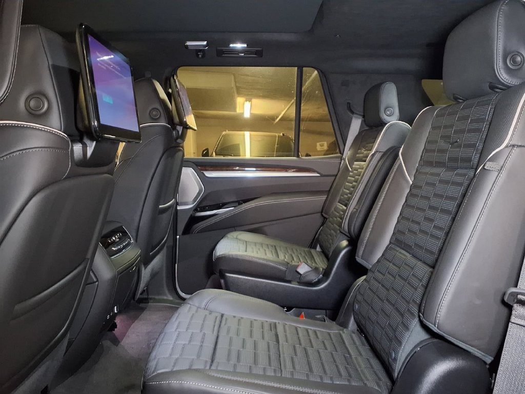 2027 Cadillac Escalade Platinum Sport - Photo 11
