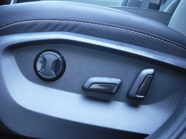 Certified Used 2022 Black Volkswagen 1.5T SE image 14