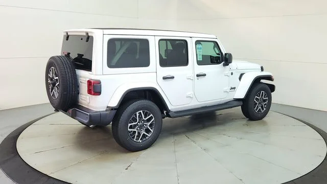 New 2026 Bright White Clear-Coat Exterior Paint Jeep Sahara image 10