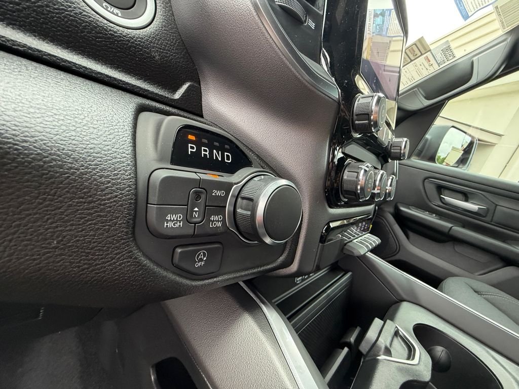 New 2026 Diamond Black Crystal Pearl-Coat Exterior Paint RAM Express image 23