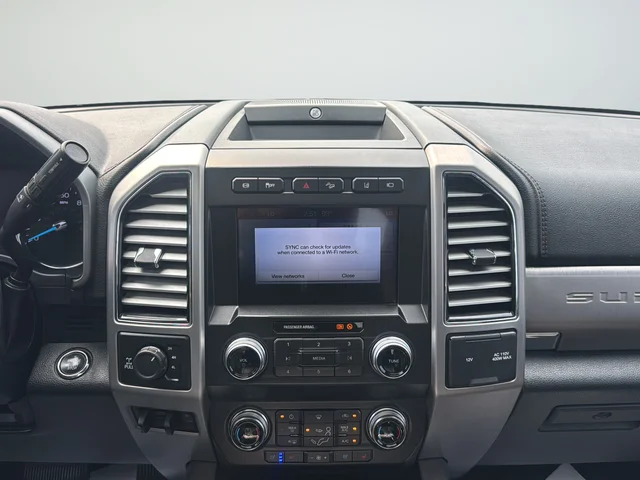 Used 2019  Ford Platinum image 14