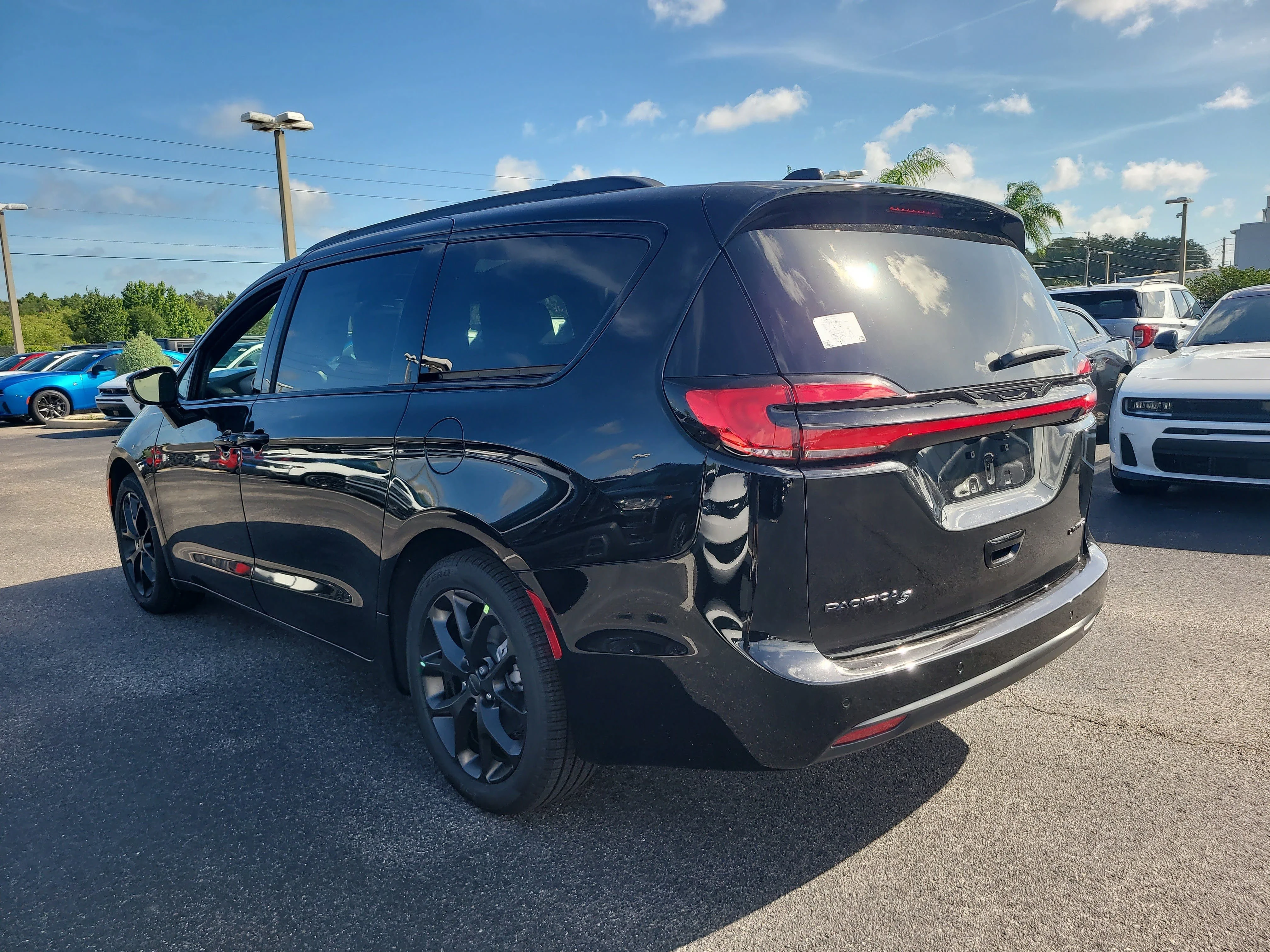 New 2027 Diamond Black Crystal Pearlcoat Chrysler Limited image 8