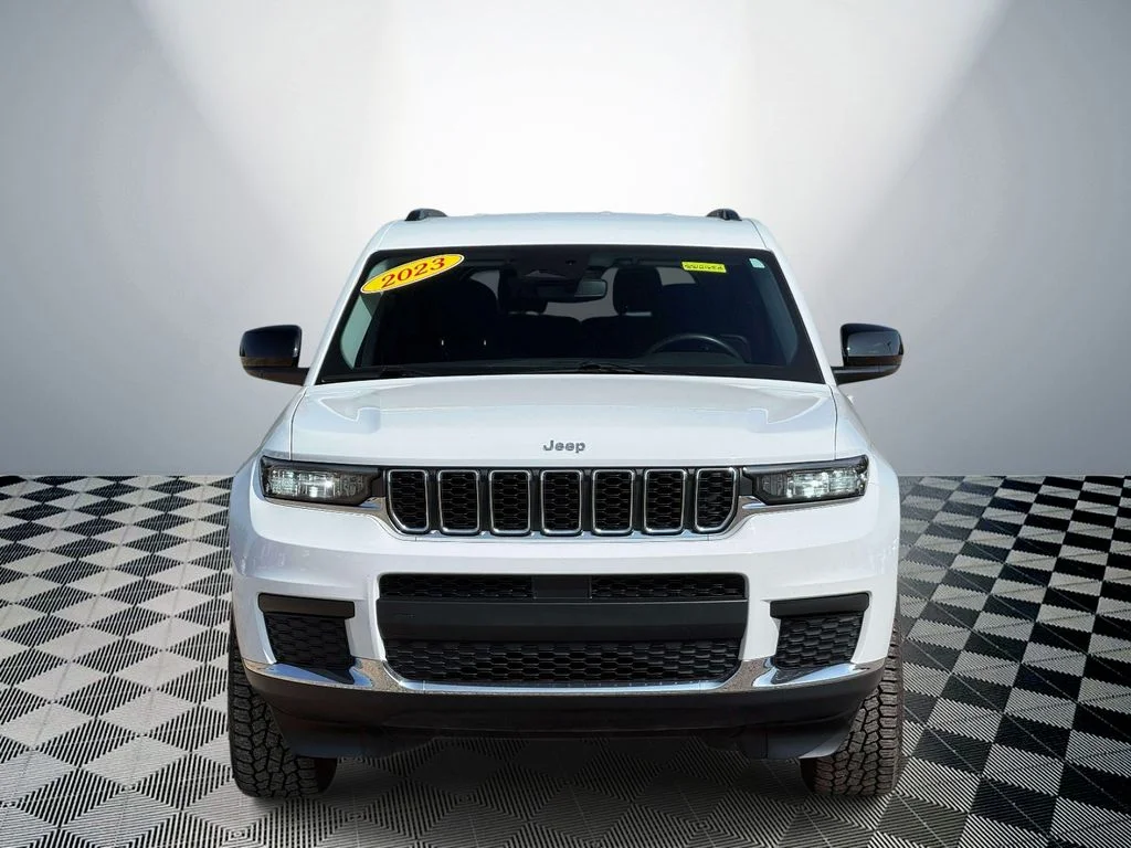Used 2023 White Jeep Laredo image 2