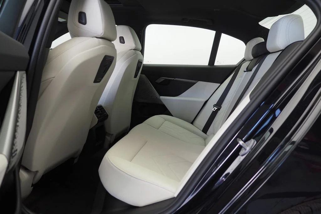 New 2027 Carbon Black Metallic BMW 530i image 18