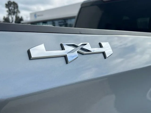 New 2026 Sterling Metallic GMC Elevation image 28