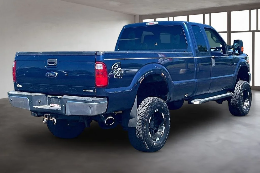 Used 2016 Blue Ford XLT image 2