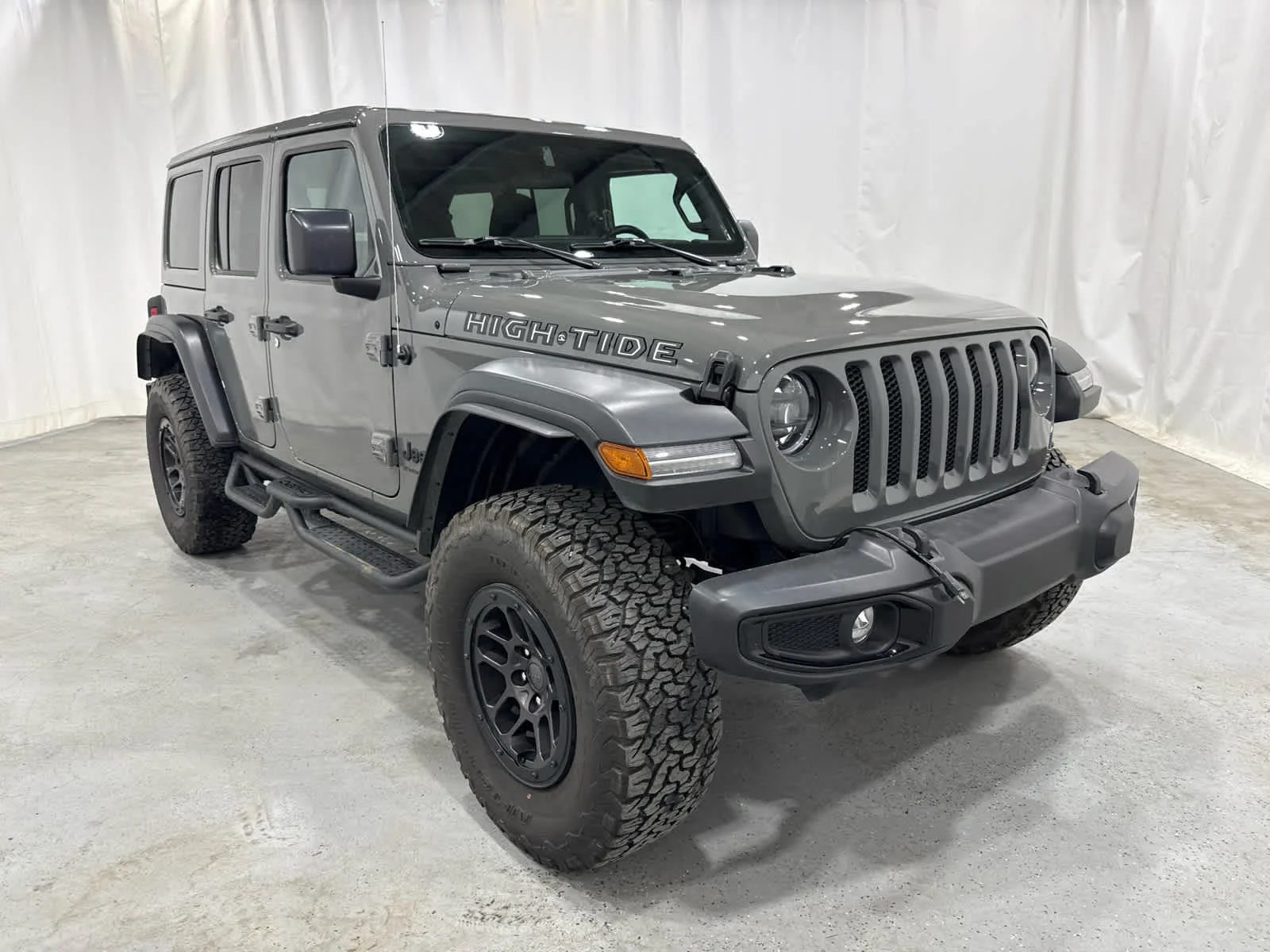 Used 2023 Gray Jeep 4-Door High Tide 4x4 image 7