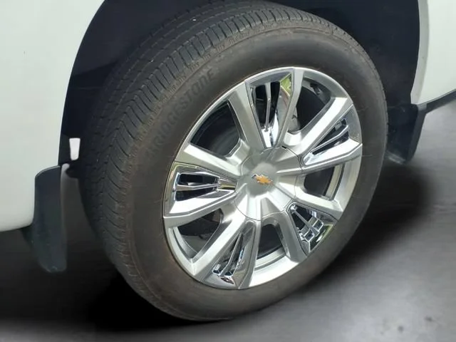 Used 2024 Iridescent Pearl Tricoat Chevrolet High Country image 18