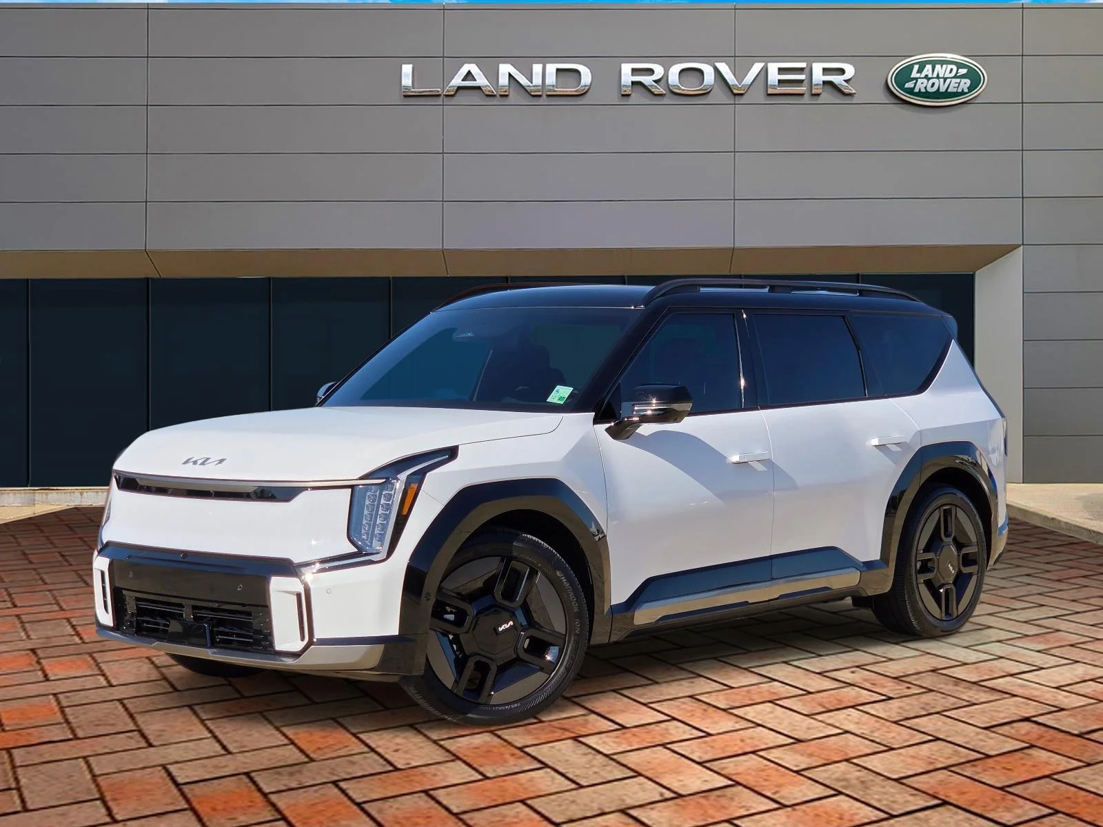 Used 2026 Glacial White Pearl/Ebony Black Roof Kia GT-Line image 1