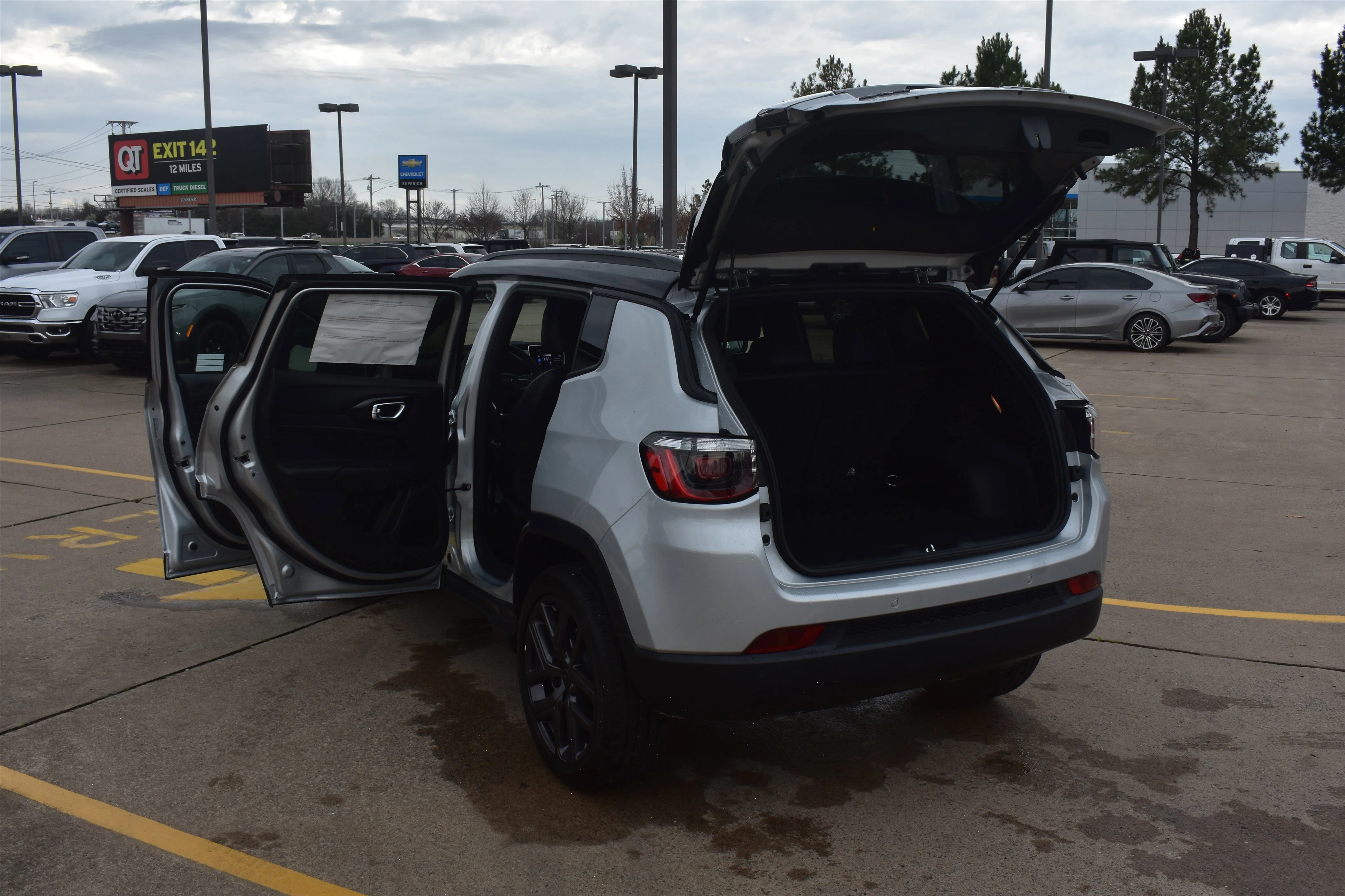 New 2026 Silver Zynith Metallic Clearcoat Jeep Limited Altitude image 16