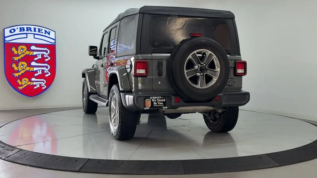 Used 2018 Gray Clearcoat Jeep Unlimited Sahara image 6