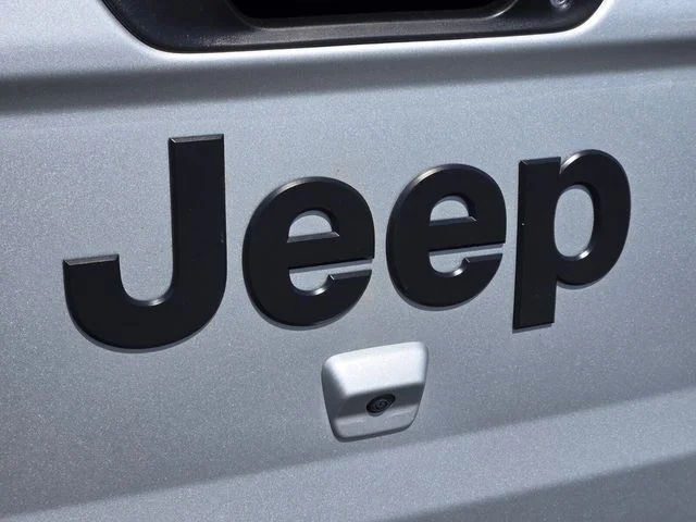 Used 2024 Silver Jeep Sport S image 17