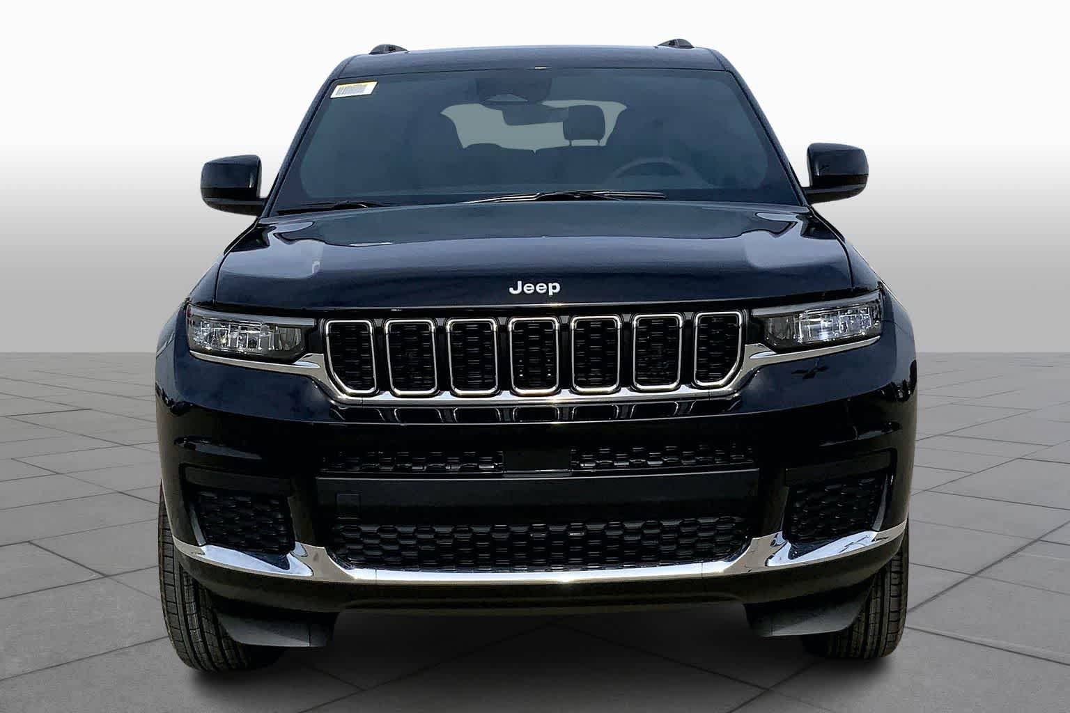 New 2026 Diamond Black Crystal Pearl-Coat Exterior Paint Jeep Laredo X image 3
