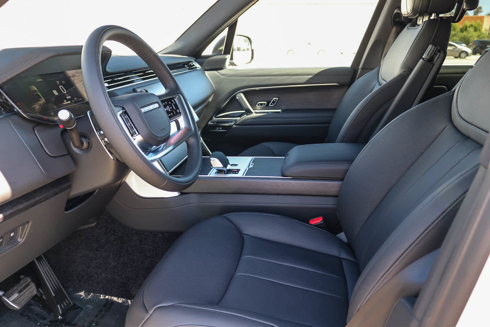 New 2026 Fuji White Land Rover SE image 17