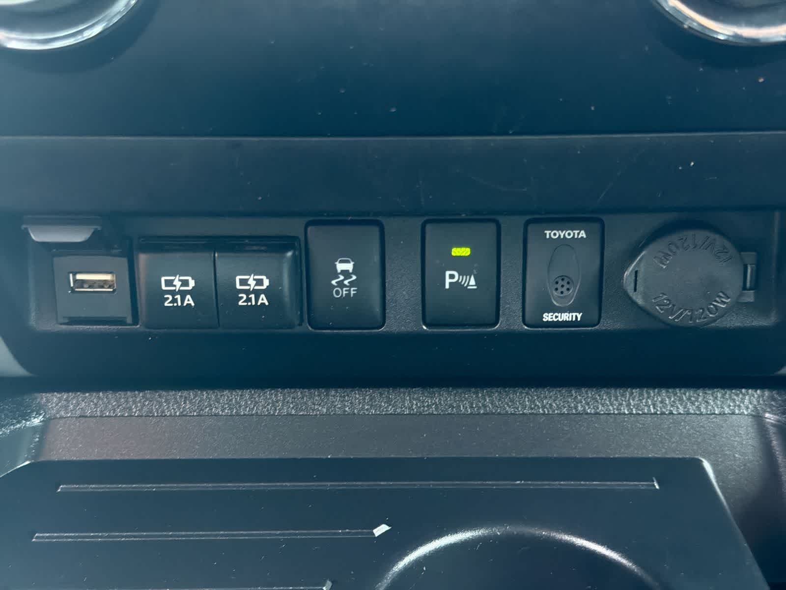 Used 2021 Wind Chill Pearl Toyota Platinum image 33