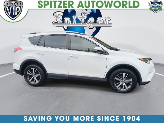 Used 2018 White Toyota XLE image 17