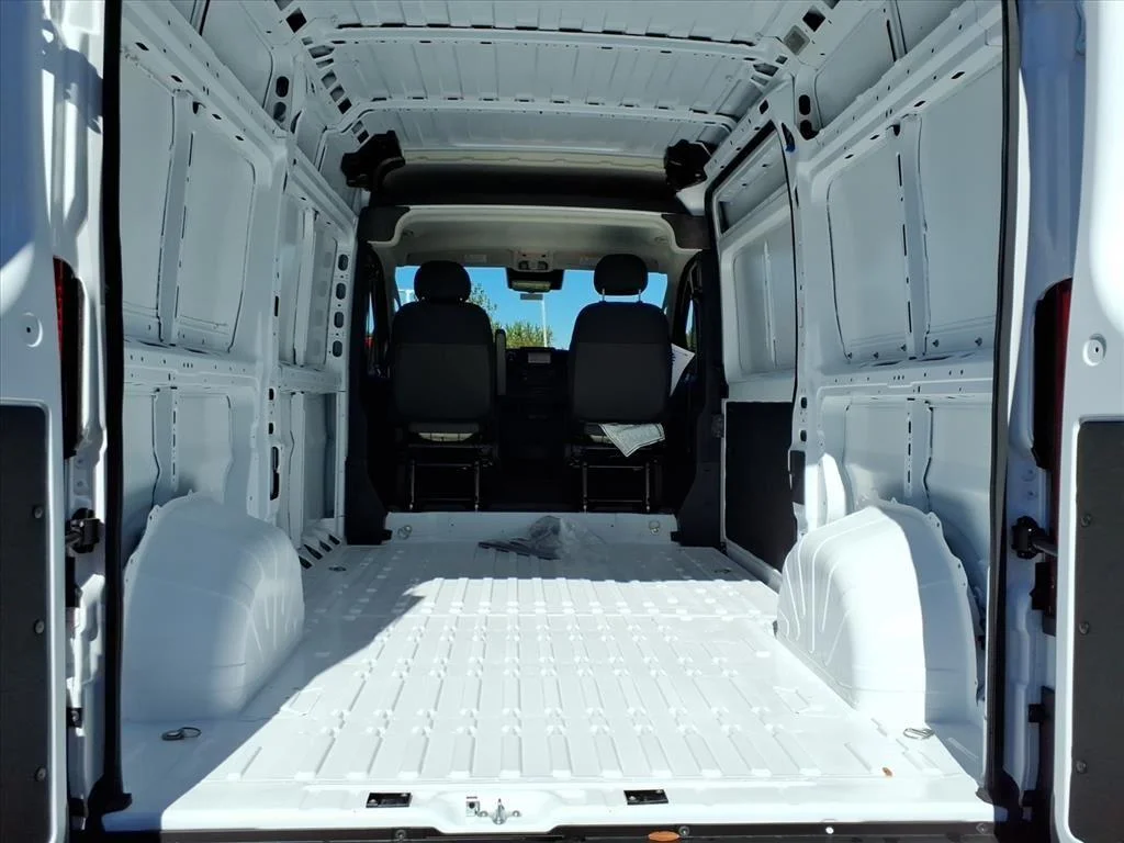 New 2026 Bright White Clearcoat RAM Tradesman image 22