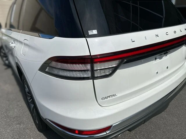 Used 2025 White Lincoln Reserve image 28