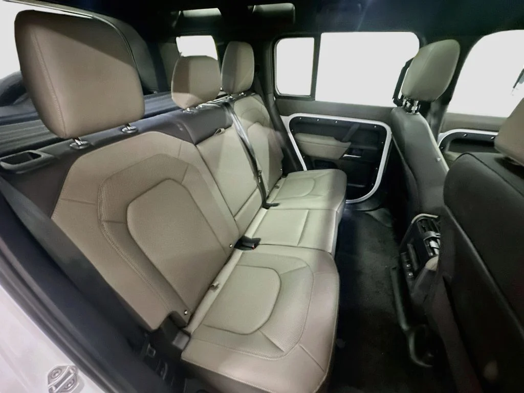 Certified Used 2025 Fuji White Land Rover X-Dynamic SE image 28