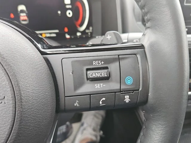 Used 2023 Black Nissan Platinum image 26
