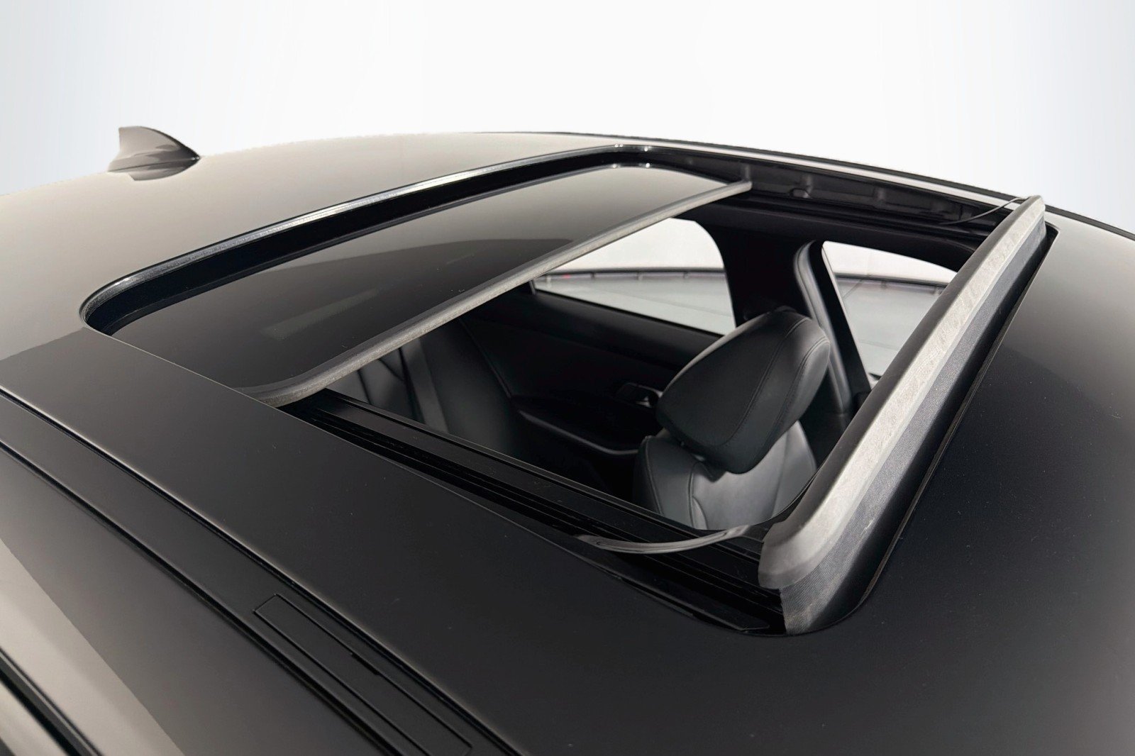Used 2020 Black Sapphire Metallic BMW M340i image 22