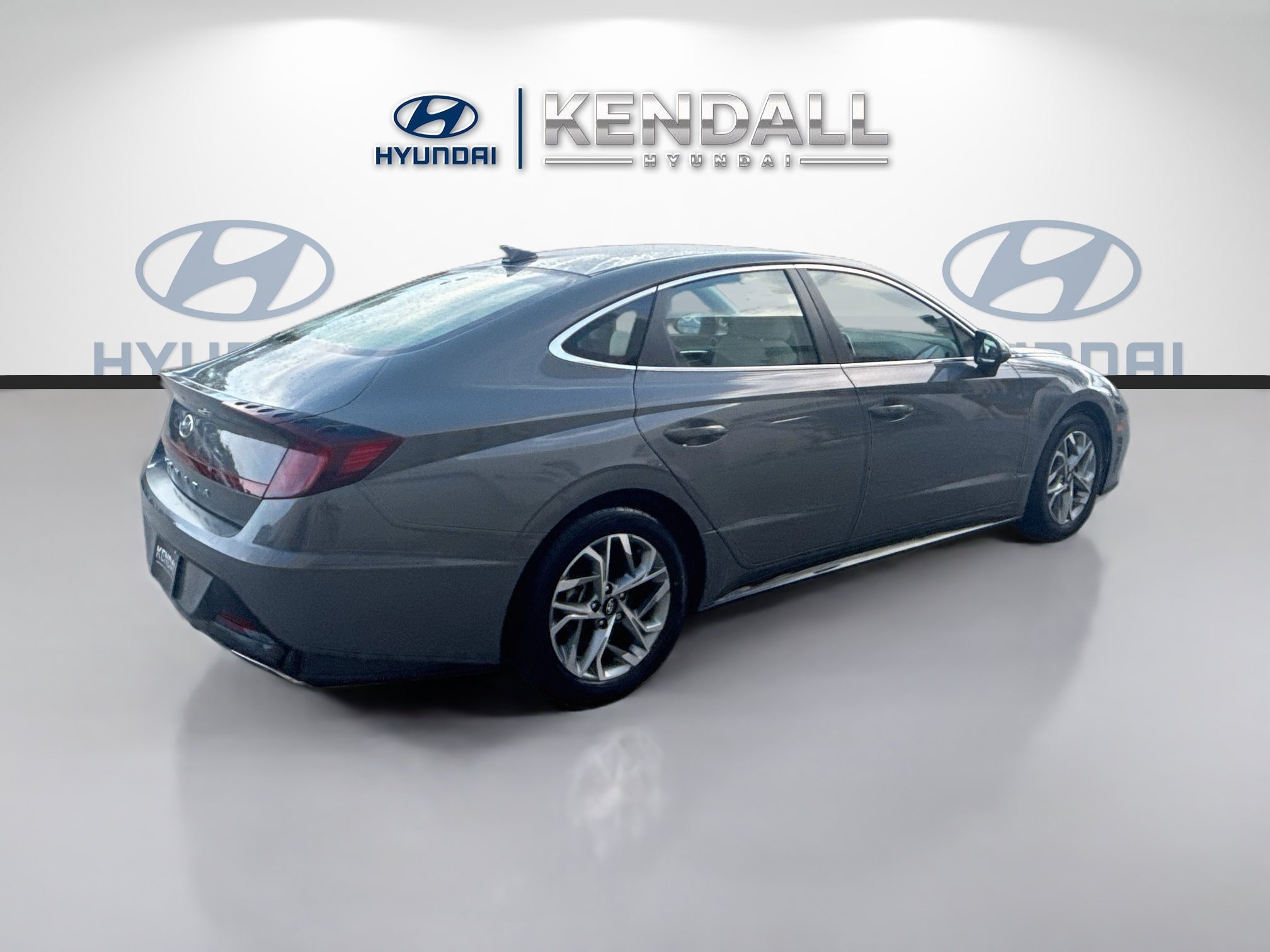 Used 2023 Hampton Gray Hyundai SEL image 6