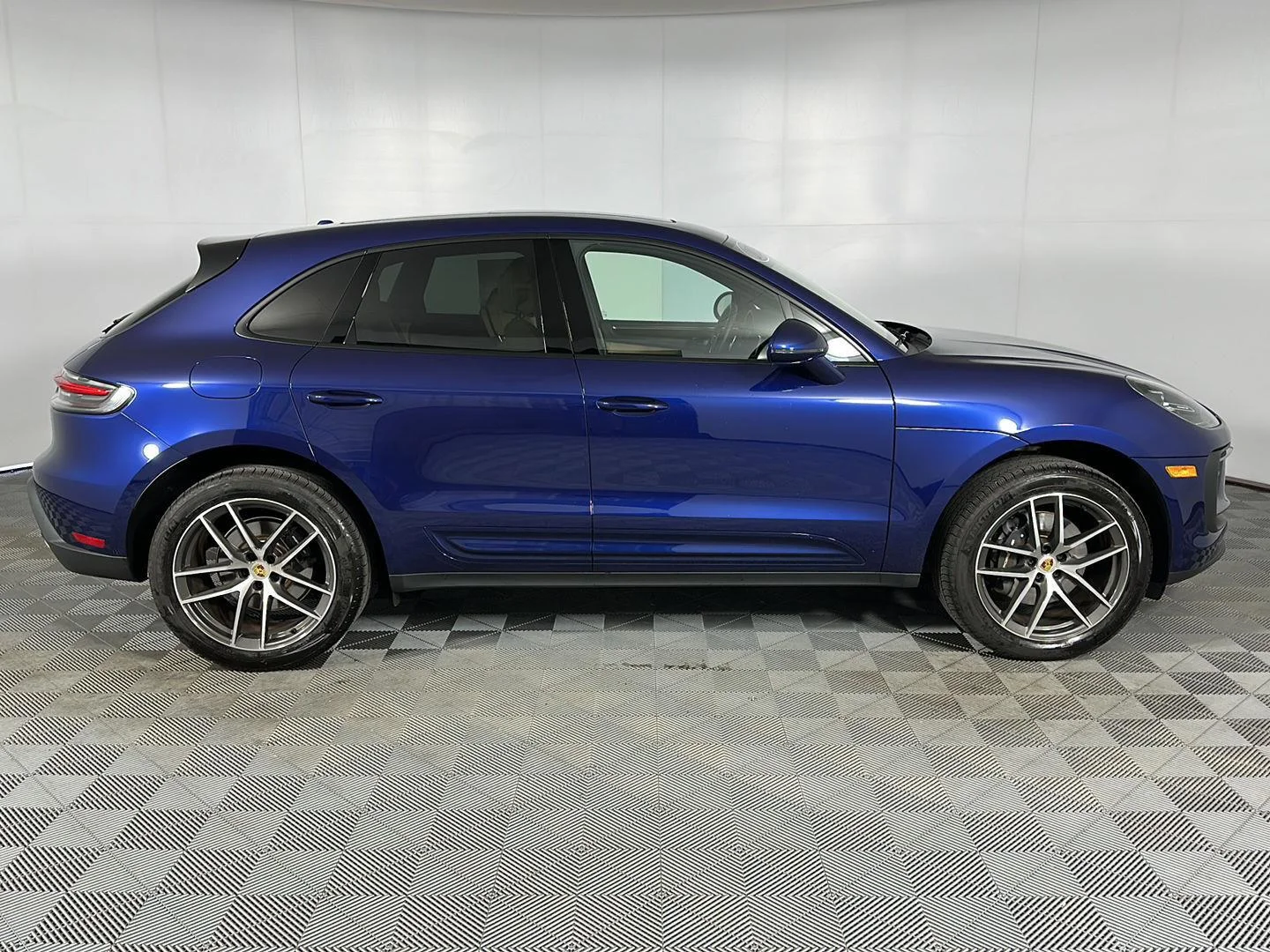 Used 2026 Gentian Blue Metallic Porsche Base image 31