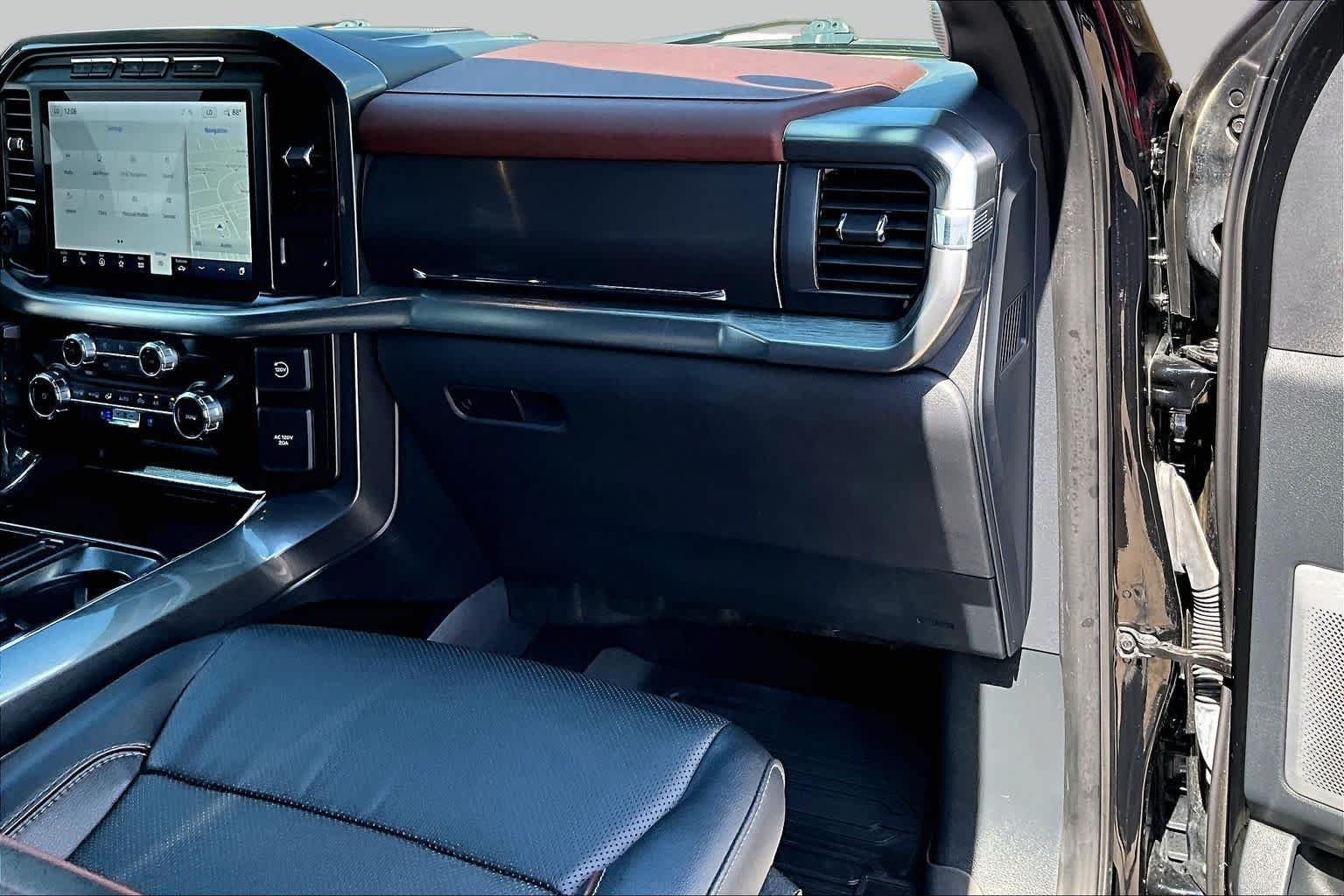 Used 2023 Agate Black Metallic Ford LARIAT image 19