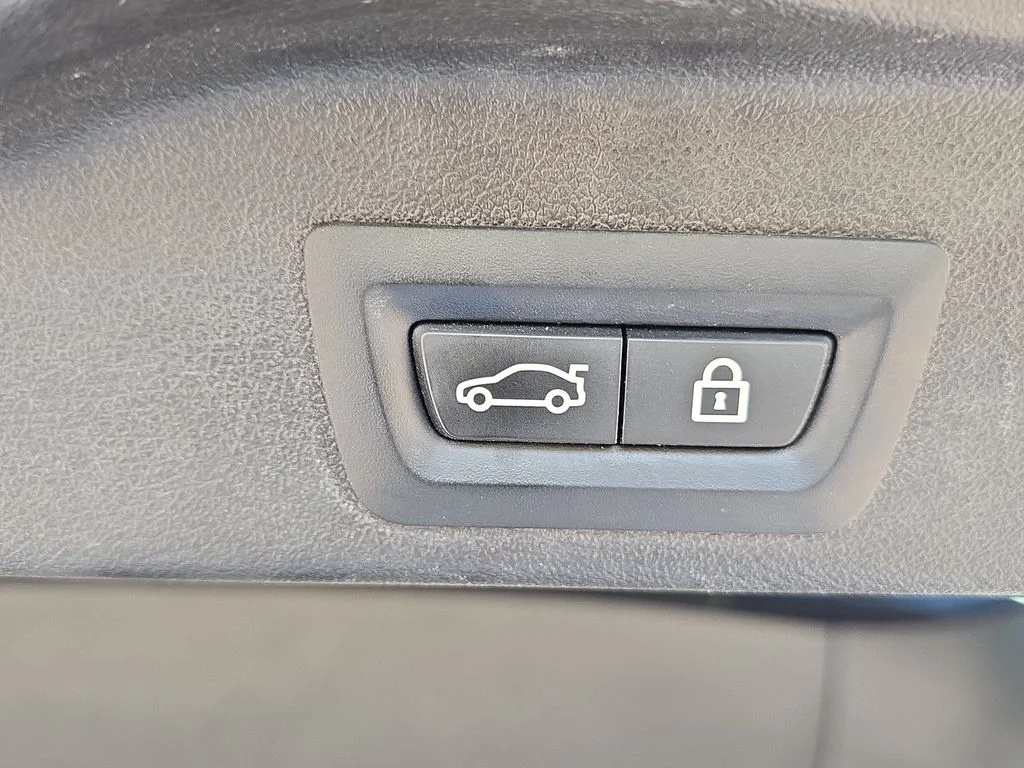 Used 2020 White BMW xDrive40i image 14