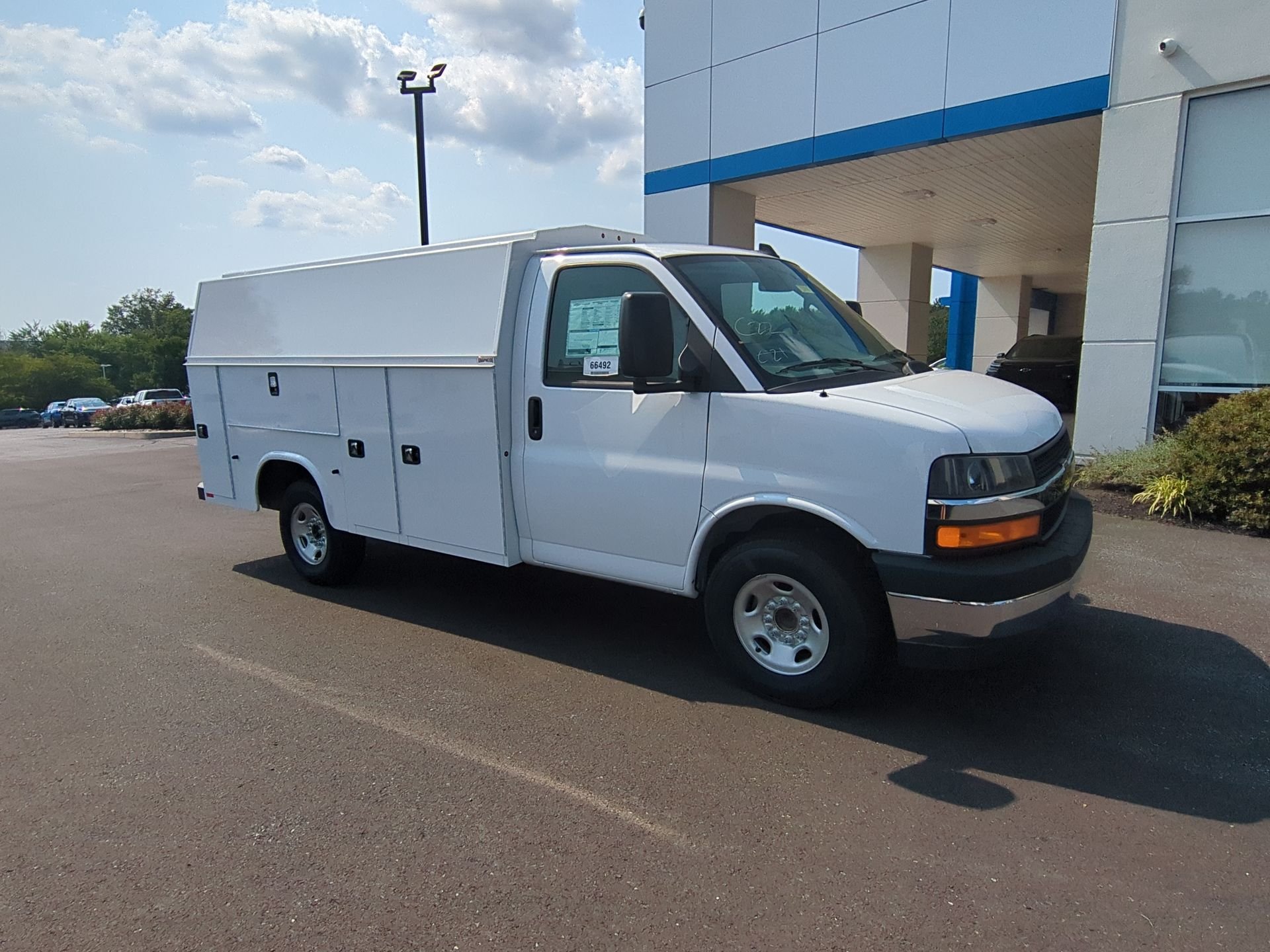 New 2025 Summit White Chevrolet 1WT image 36