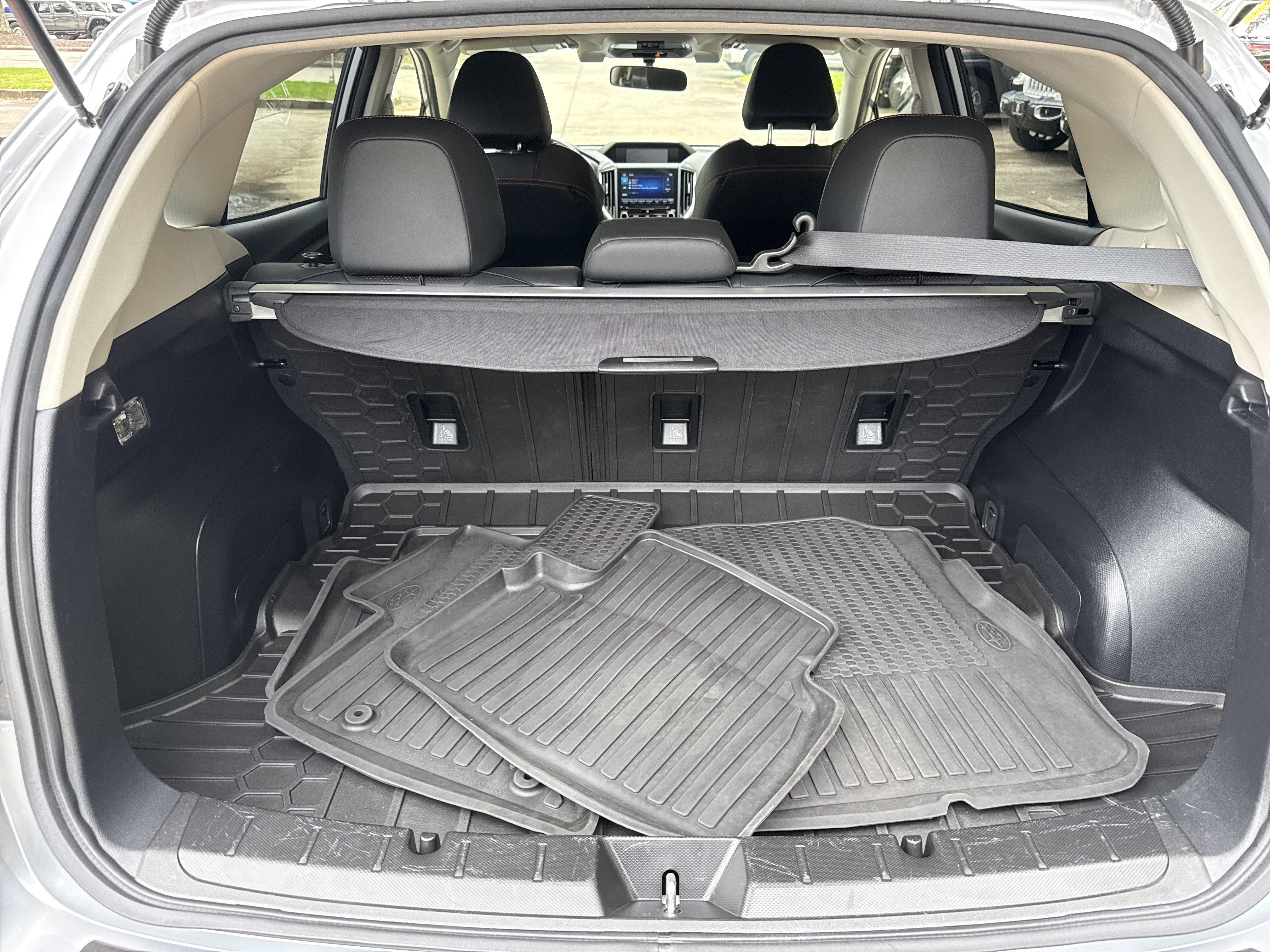 Used 2023 Ice Silver Metallic Subaru Limited image 17