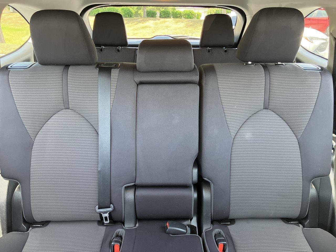 Used 2022 White (Wind Chill Pearl) Toyota Hybrid LE AWD image 33