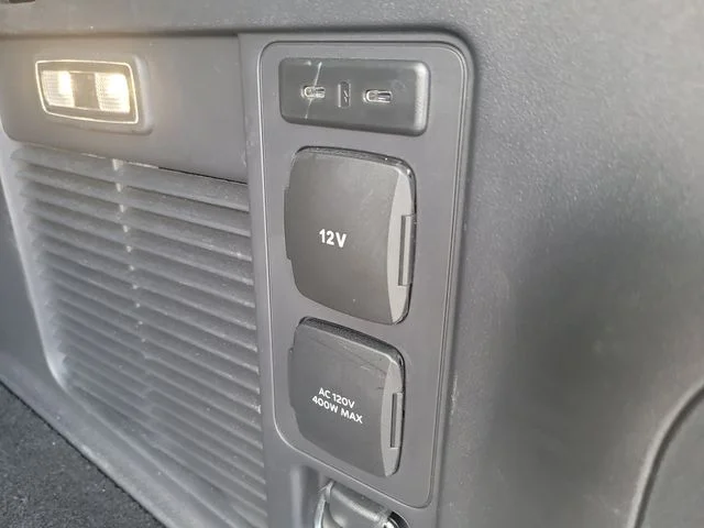 New 2025 White Metallic Ford Tremor image 13