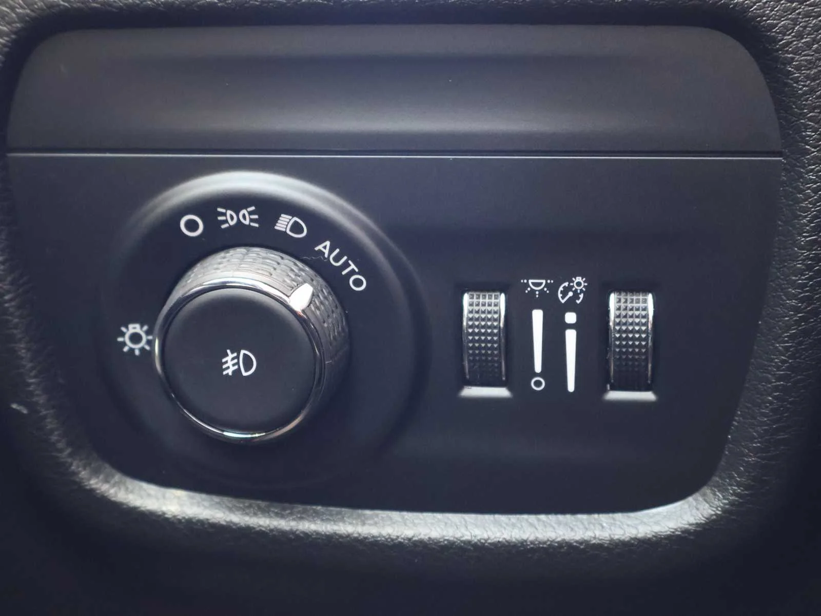 Used 2023 Bright White Clearcoat Jeep Limited image 18