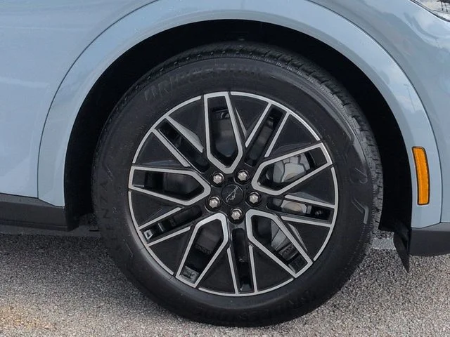 New 2026 Glacier Gray Metallic Tri-coat Ford Premium image 11