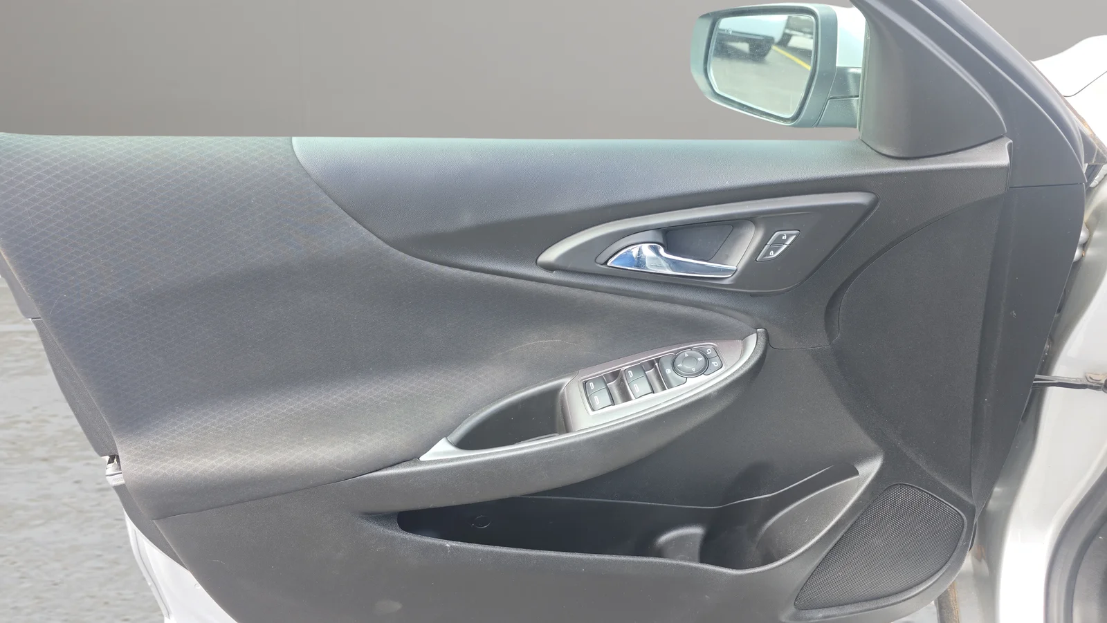 Used 2022 Silver Chevrolet LS image 18