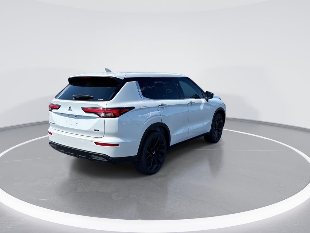 Used 2024 White Mitsubishi SE image 8